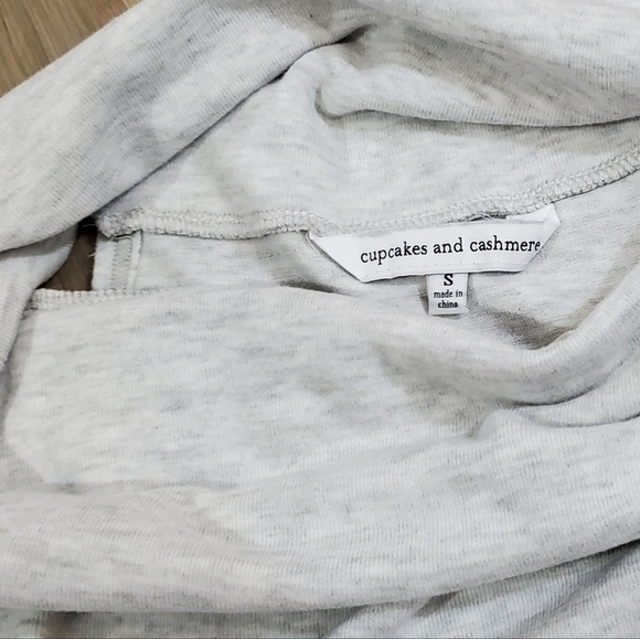 Cupcakes & Cashmere sleeveless off the shoulder sweater. Super soft. Size S - Picture 4 of 8